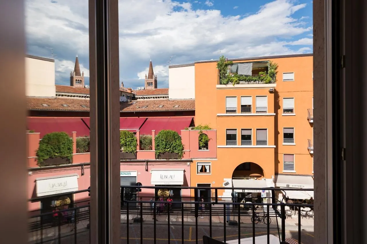 Flats4Rent Carla'S Apartments Verona 0*,